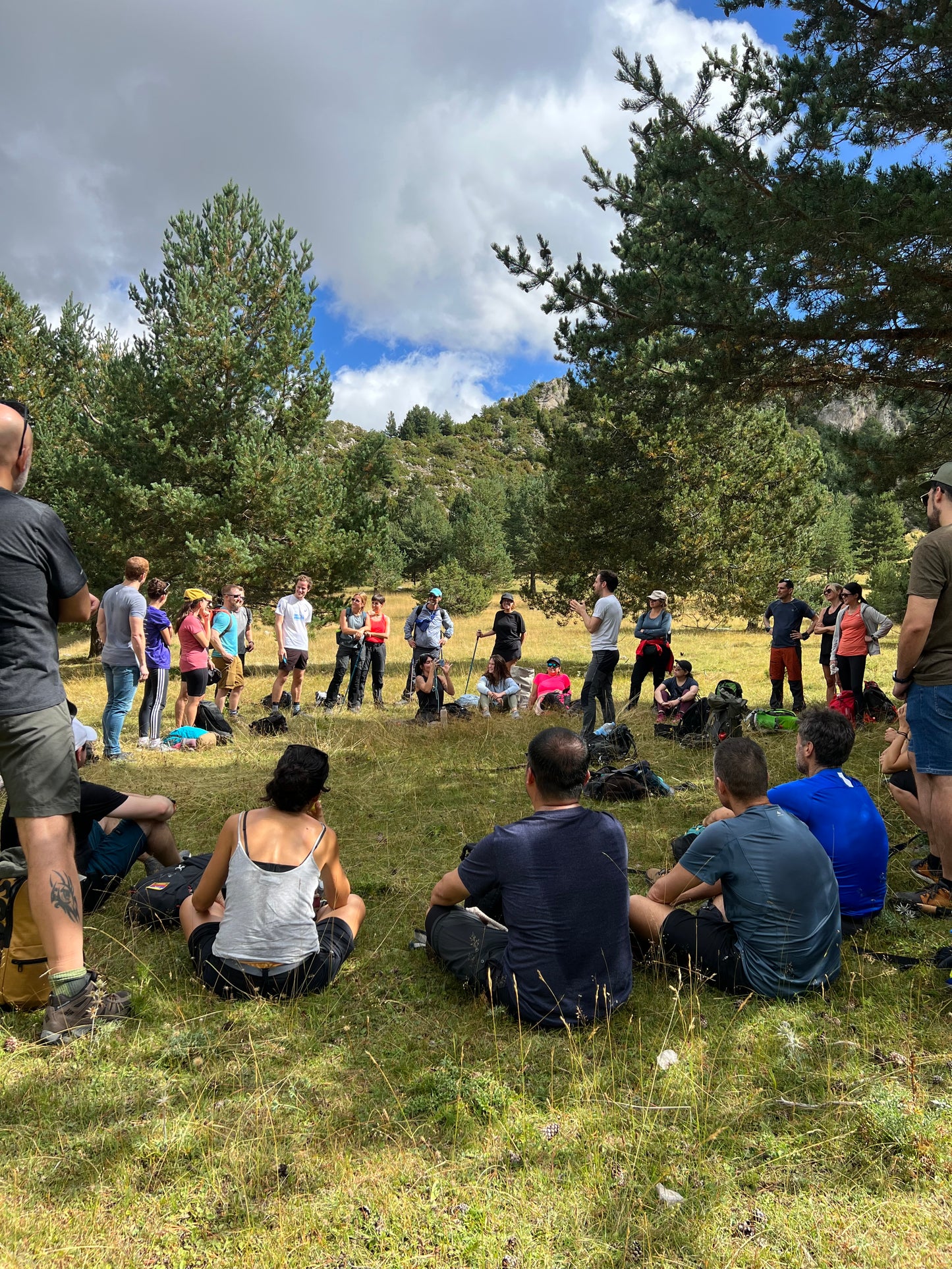 🔒COMPLETO 🌙 Noche fugaz en Pirineos 🏔️ Entre montañas, lagos y estrellas ⭐️ Intermedio-Avanzado 14km💪 ➸ 📅 Sábado, 28.09.24 - Domingo, 29.09.24