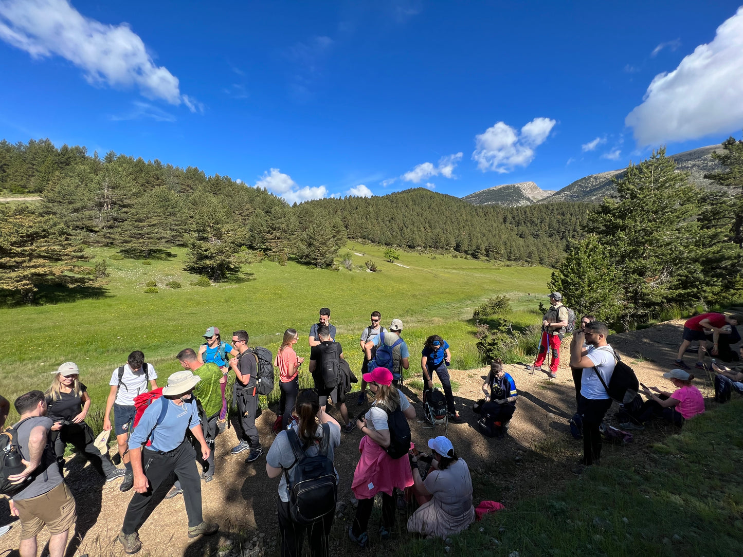 🔒COMPLETO 🌙 Noche fugaz en Pirineos 🏔️ Entre montañas, lagos y estrellas ⭐️ Intermedio-Avanzado 14km💪 ➸ 📅 Sábado, 28.09.24 - Domingo, 29.09.24