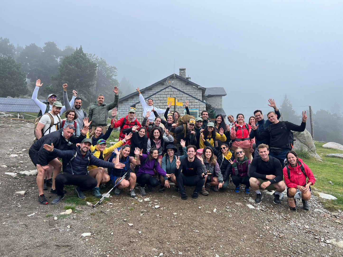 🔒COMPLETO 🌙 Noche fugaz en Pirineos 🏔️ Entre montañas, lagos y estrellas ⭐️ Intermedio-Avanzado 14km💪 ➸ 📅 Sábado, 28.09.24 - Domingo, 29.09.24